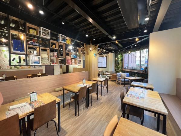 森林小徑健行店用餐环境